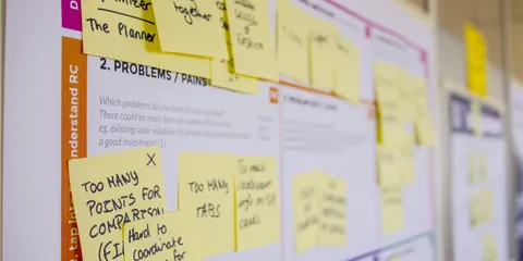 How can direct reports and employees be prepared for one-to-one meetings?